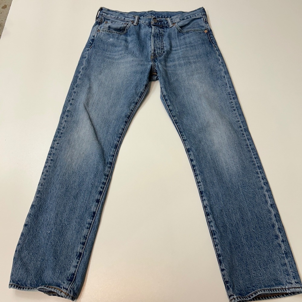 Levis 501 Original Fit Jeans Mens 32x30 Medium Wash Blue Straight Leg Denim
